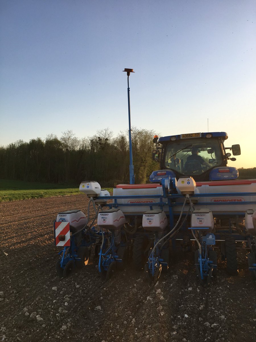 CROadeline's tweet photo. Semis du champion #DKC5830 par des petits champions: transmission du savoir entre generations :-) https://t.co/SILXO6tGVp