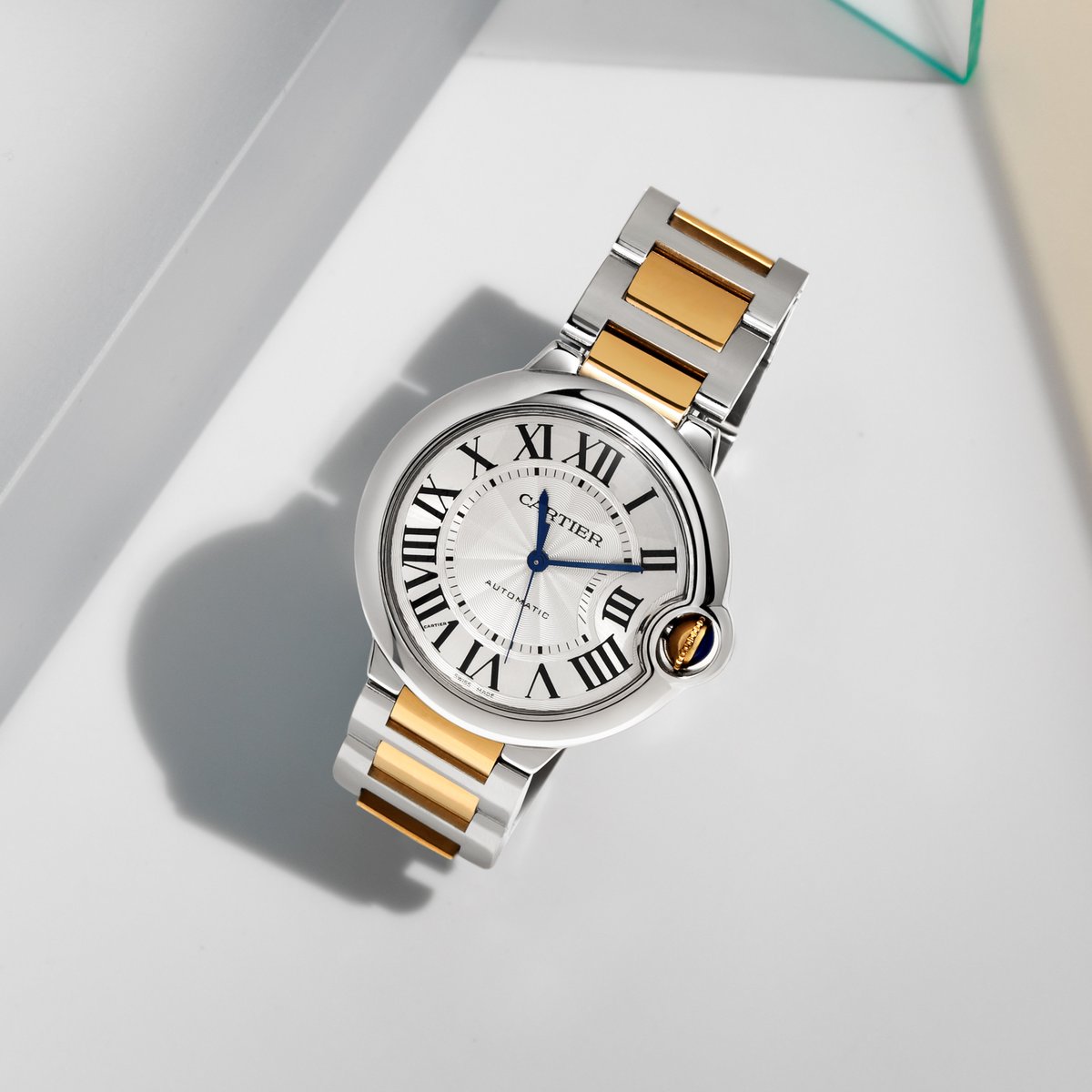 elevenjames's tweet photo. Graceful yet bold, #Cartier's elegant, unisex classic complements a variety of luxury styles. Explore Ballon Bleu: https://t.co/cnHYmcfQse https://t.co/K5qSnwQ0nE