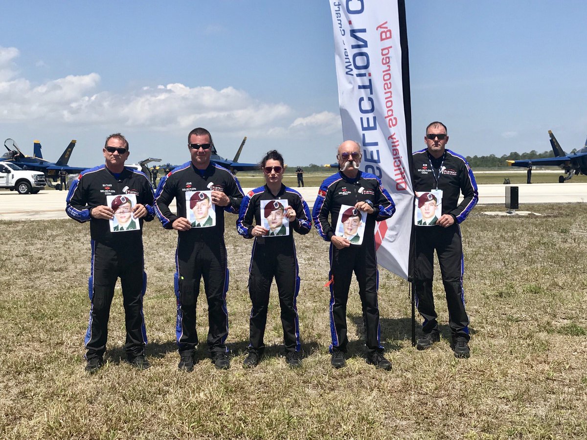 teamfastrax's tweet image. #AmericasSkydivingTeam with a show before the show at the @VeroAirShow .  A little practice before the event opens to the public.  

Today’s performance was dedicated to Army Sergeant Alexander Van Aalten. 

#LargeFlags @employeebgcheck