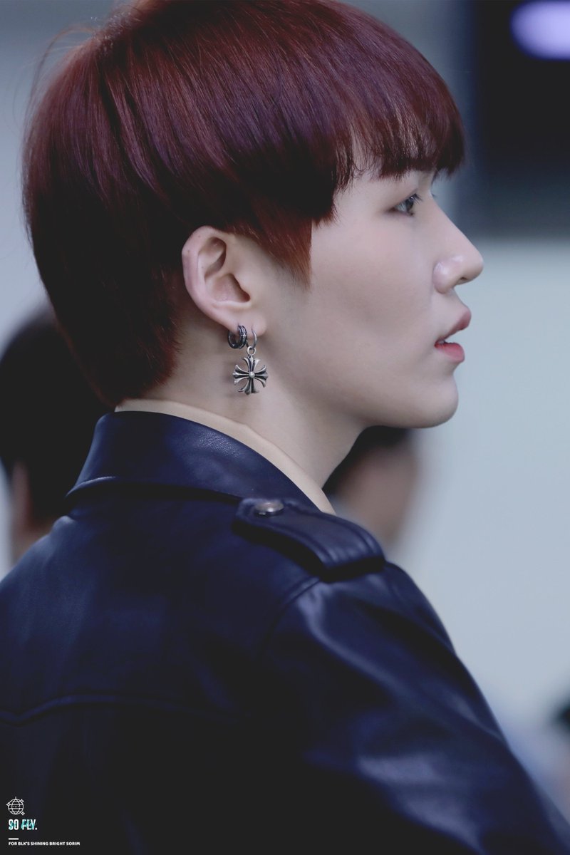 sorimsofly's tweet photo. 180412 김포 공항 #태빈 #박태빈 #비엘케이 #BLK #TAEBIN #PARKTAEBIN

빨간 건 태빈!!! 역시 레드이면 밝태빈이죠 너무 이쁘죠 우리 오빠 ㅜㅜ😍 https://t.co/XXpwm7ID2h