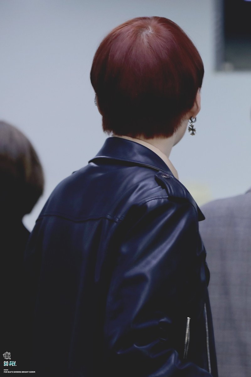 sorimsofly's tweet photo. 180412 김포 공항 #태빈 #박태빈 #비엘케이 #BLK #TAEBIN #PARKTAEBIN

빨간 건 태빈!!! 역시 레드이면 밝태빈이죠 너무 이쁘죠 우리 오빠 ㅜㅜ😍 https://t.co/XXpwm7ID2h