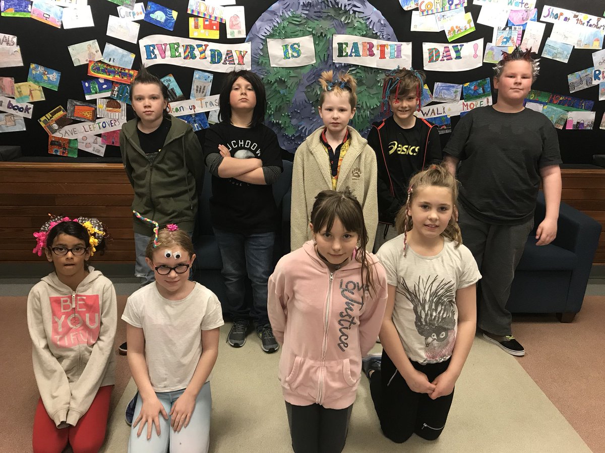 wbfschool's tweet photo. Wacky hair day! Grade 4 &amp; 5 #wbfnews #wbfspirit #wbfpride #crazyhair https://t.co/HW1E2XeQ7T