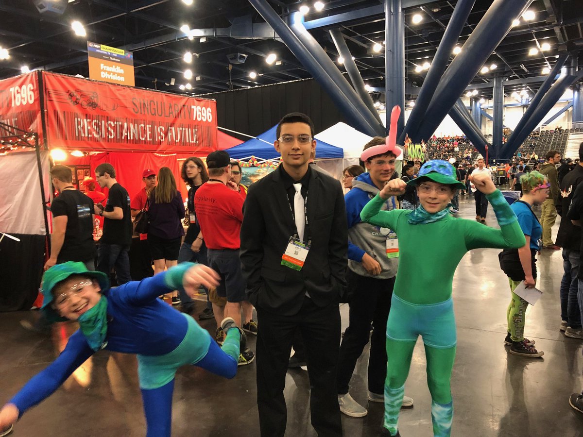 suitbots4628's tweet photo. #OMGrobots #FTC8417 #FIRSTChamps :3 Emilio Nesrala https://t.co/if6lSNPz4k