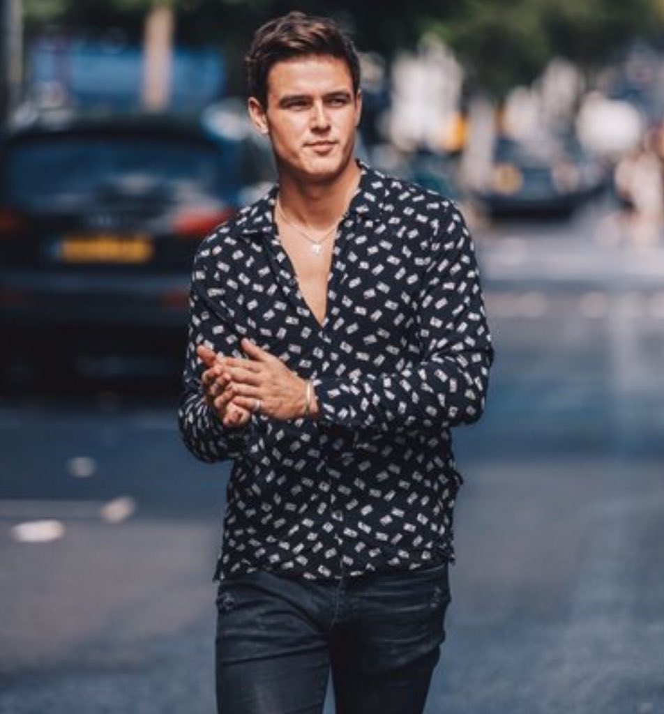 presenterhayley's tweet image. On @lovesportradio this week @PaulyDanan and I will be chatting with Made in Chelsea’s @SamPrince_uk - Make sure you tune in from 10pm Sunday night  🎧🎤
#lovesportradio #madeinchelsea #mic #radio #tunein #london