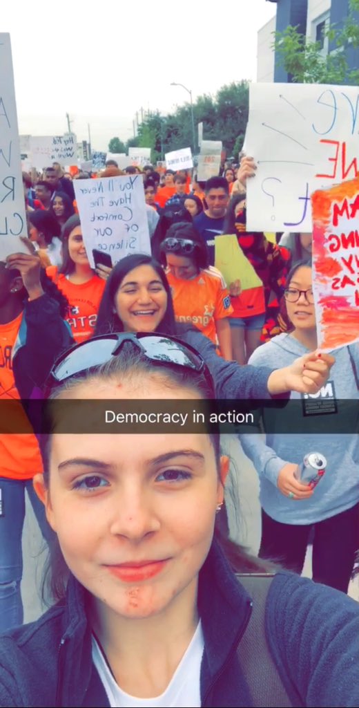 Alt_Mars's tweet image. Baby Mars walked out of school today.
(Verklemmt!!)