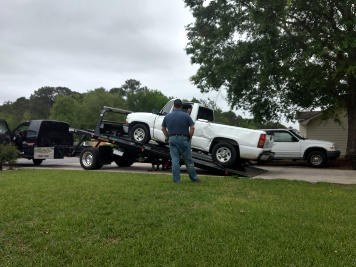 a_cadwalader's tweet photo. Don't u hate it when your truck just stops working https://t.co/jPjsDCGIBz