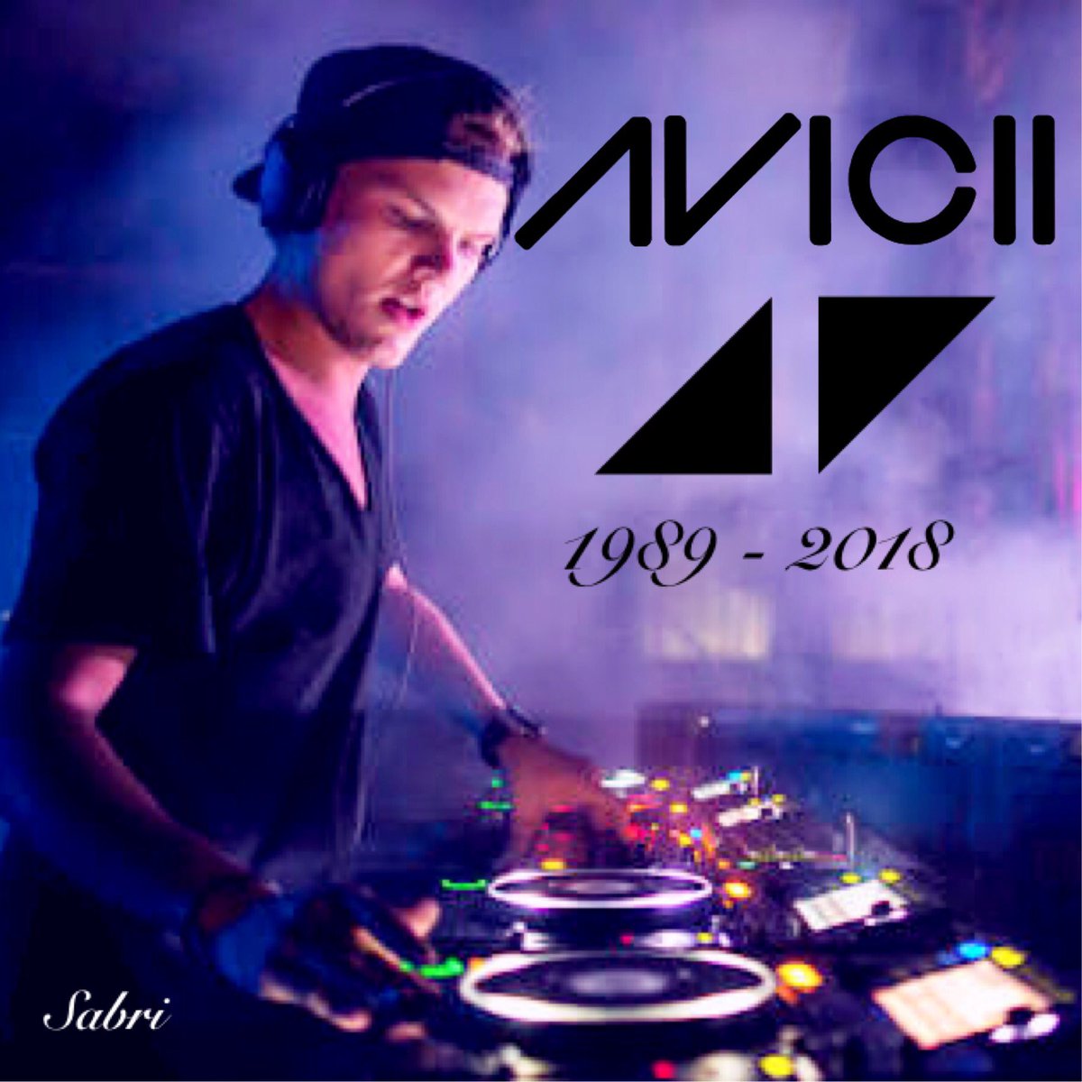 SabriACT's tweet photo. “One day you leave this world behind, so live a life you will remember” R.I.P. Genius ◢ ◤
#avicci #RIPAvicii #rip https://t.co/hWLsCoQoT7