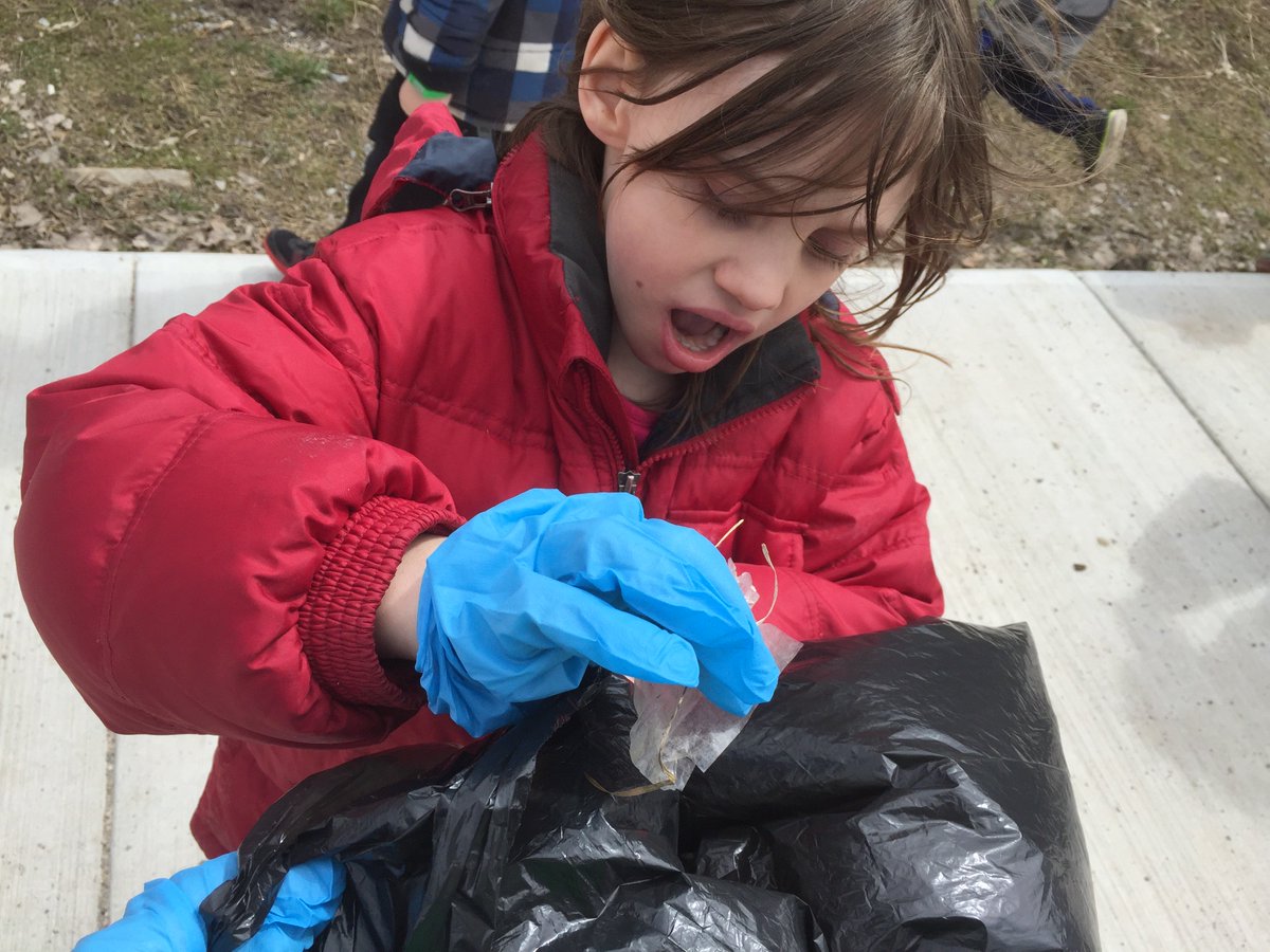 Our gr1/2s enjoyed cleaning up the neighbourhood.  Heard some great comments like: 'hey let's do this again' 'I wish people didn't litter' 'I'm so glad we're helping the Earth' #earthweek @alcdsb_stfa @ON_EcoSchools @pitchinkingston