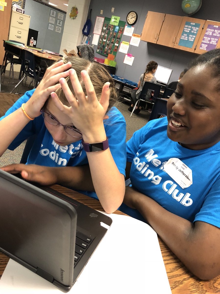 KatBen13's tweet photo. Helping our classmates out of the technology pit.  @MetzlerKISD https://t.co/1l0ZgUkSMb
