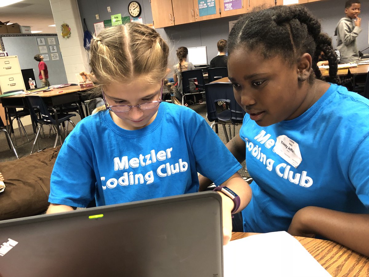 KatBen13's tweet photo. Helping our classmates out of the technology pit.  @MetzlerKISD https://t.co/1l0ZgUkSMb