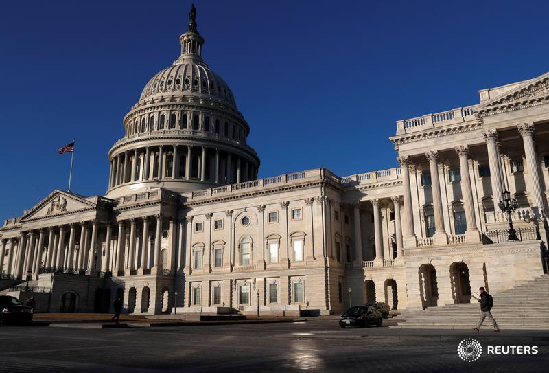 ReutersPolitics's tweet photo. 42 percent of Americans said they would vote for a Democratic candidate if elections for Congress were held now, 36 percent for a Republican candidate https://t.co/Dyw4kevRiF. For more Reuters/Ipsos polling https://t.co/u6Bb1ooh0w https://t.co/9jVLAaPdVi