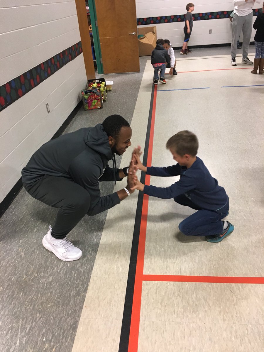 FurmanMBB's tweet image. Thank you Heritage Elementary for allowing the PALADINS to visit with your students. #FURthertheMAN #betTRtogether