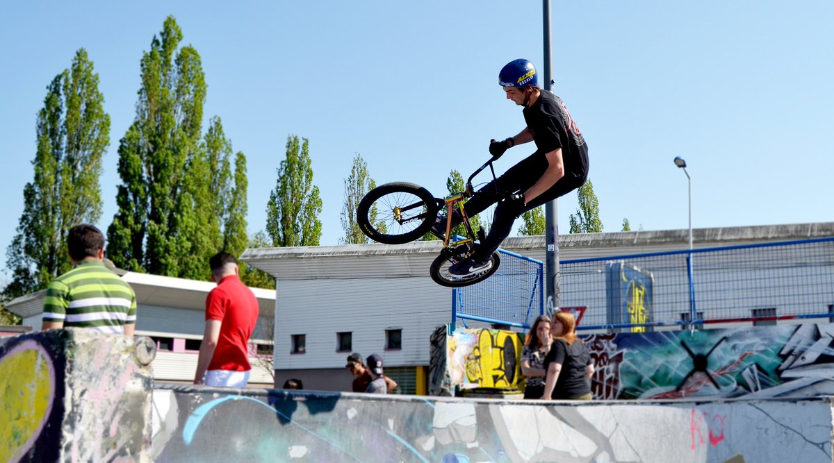 JordanLikeFr's tweet photo. douer sur son bmx tu a déjà du le croisé! 
rider; Kilian constanzo 
j'ai pu lui réaliser un shooting. si tu est intéresser a la redbox?
@PowA_VodK  @UnicornWal https://t.co/OxNWr620Tn