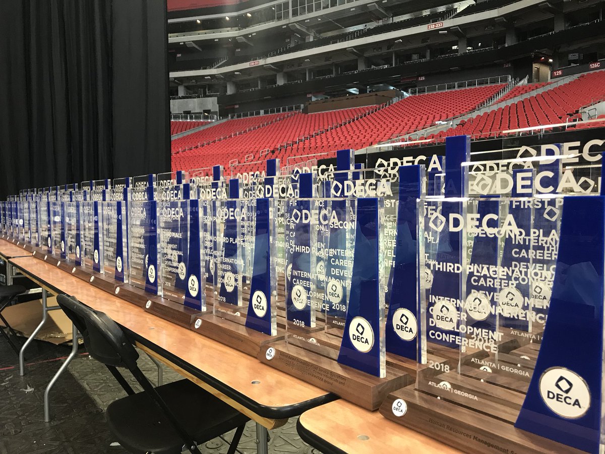DECA_Jaron's tweet photo. WHO WANTS SOME??? #DECAICDC https://t.co/LhKtJdmanE