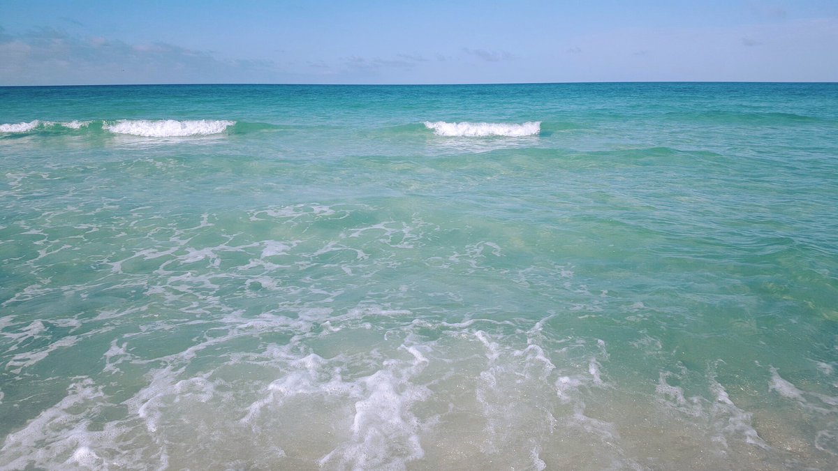 ResortsPCBeach's tweet photo. Finally Friday! 💙😍🌊☀️ #panamacitybeach #fridayfeeling #gointothebeach https://t.co/iqFUF1XxDD