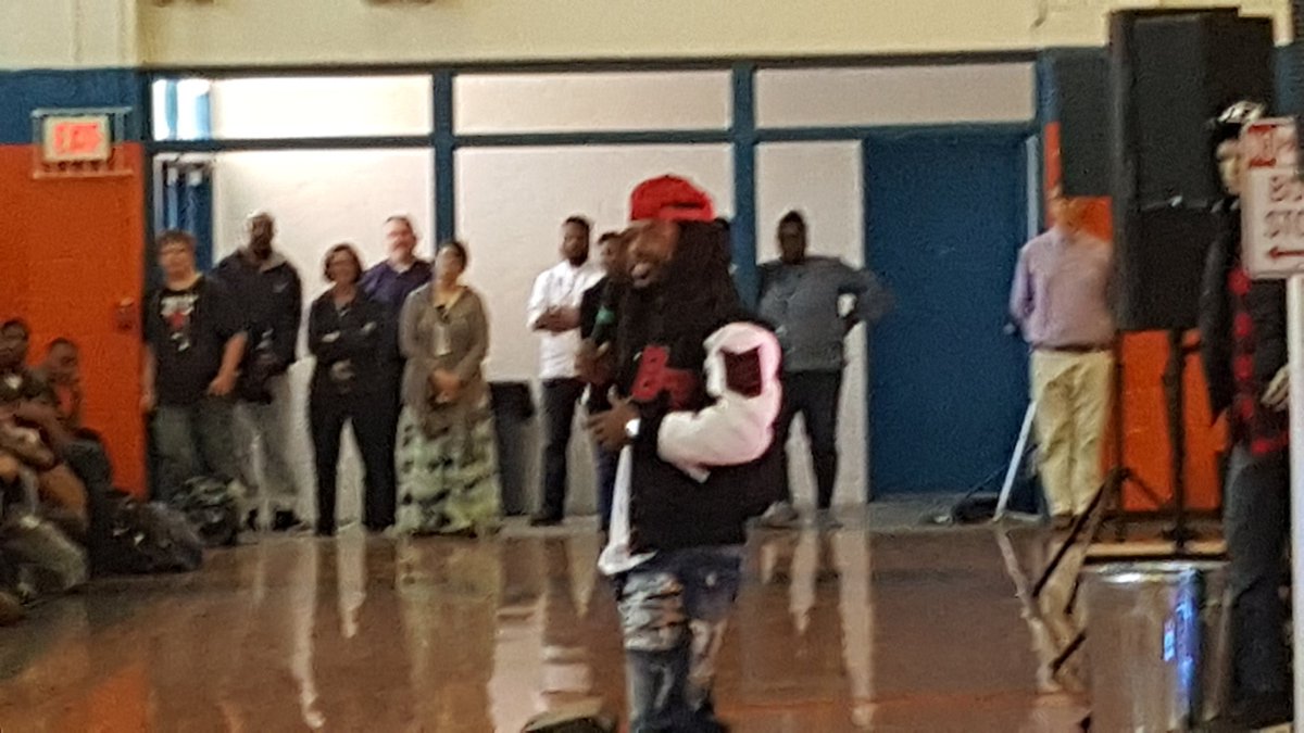 LouisburgHSFCS's tweet image. Thank you to Jason Lewis for his Beautiful Tomorrow assembly! Such an incredible message for our students and staff! @LHSGuidanceFCS @FCSchoolsNC @BTAssembly #dothat #saynoway #nofakefriends #donttoleratebullies #bethelight #humbletip