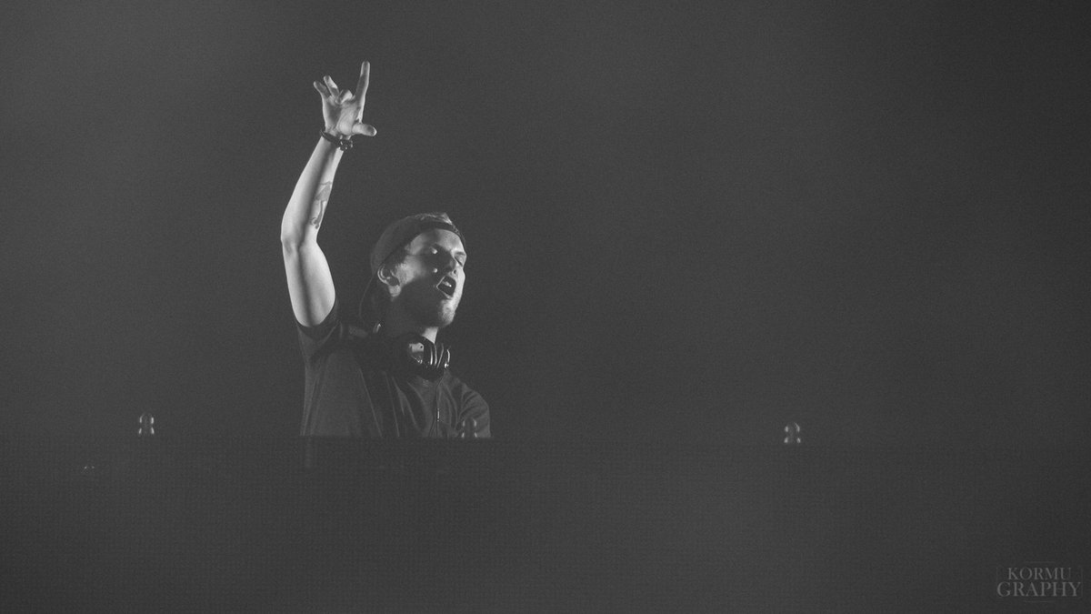 jkor79's tweet photo. R.I.P. @Avicii @WeekendFestival https://t.co/Q3H87QcFLv