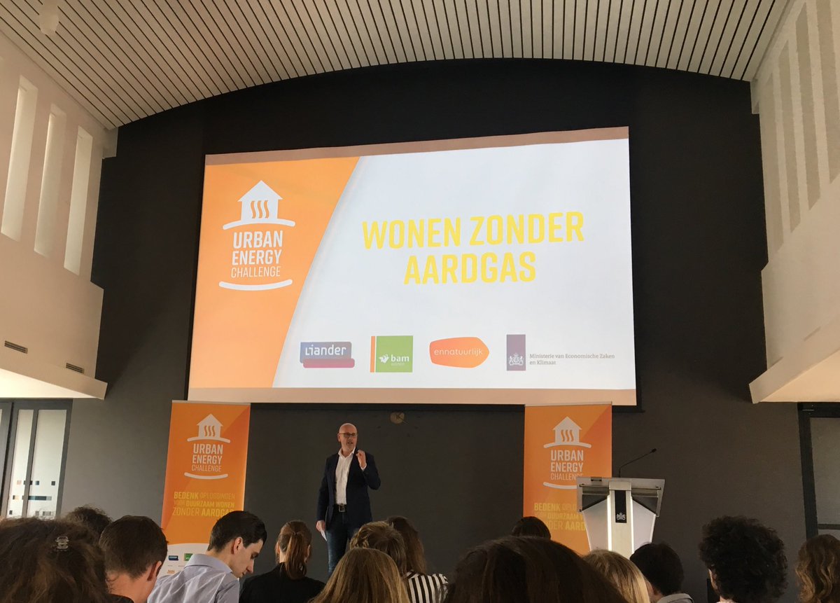 PPoell's tweet photo. Vandaag veel enthousiaste studenten mogen ontmoeten die ons willen helpen met de energietransitie! Met @LianderNL @Ennatuurlijk @MinisterieEZK en @BAMWonen als casehouders. #urbanenergychallenge https://t.co/cmD9l9ANXM