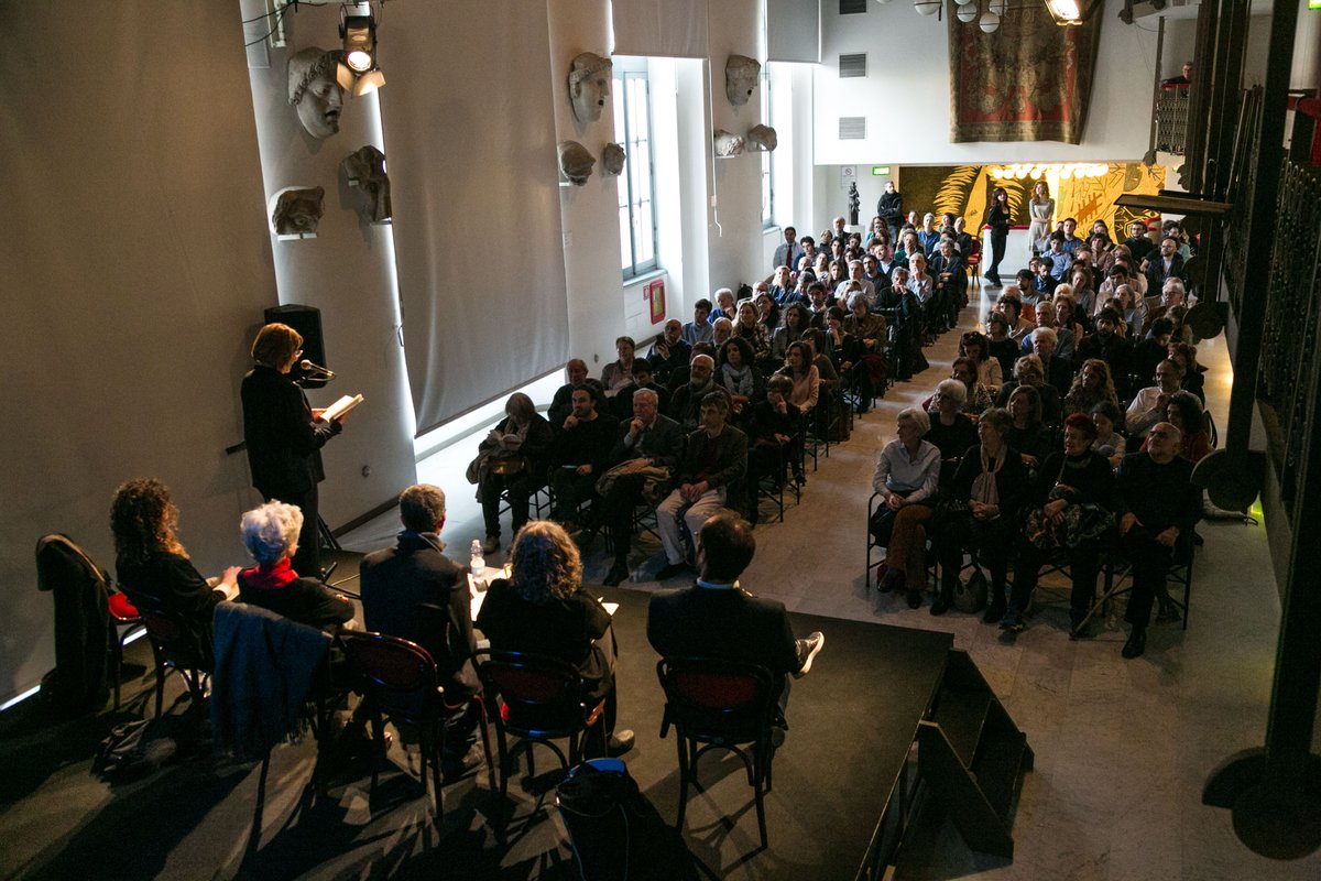 bmfrabotta's tweet photo. Presentazione di «Tutte le poesie 1971-2017» (Mondadori, 2018) presso la Sala Squarzina del @teatrodiroma il 13 aprile 2018, con Biancamaria Frabotta, Paola Pitagora, Silvia Quondam, Giorgio Ghiotti e Carmelo Princiotta. Foto di @annessimecci 

#tuttelepoesie7117 @Librimondadori https://t.co/facS7E6ofU