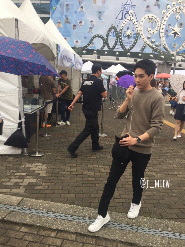 Melodia_Muse's tweet photo. Aron takes Minhyun's clothes.

Minhyun takes Aron's dogs. https://t.co/Izhj7ILaPF