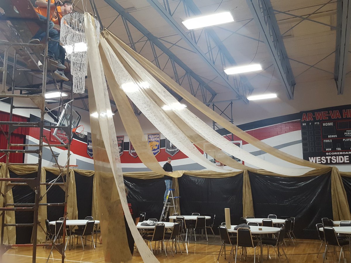 RichStoffers1's tweet image. AR-WE-VA Junior Class is hard at it wi decorations for "A NIGHT UNDER THE LIGHTS" on Sat., April 20 @arweva_rockets @emilee_danner @emilyhinners32 @KeeganSimons @MaddieStyles097  @beastmode1601 @henbuddy Photos, Meal, followed by Grand March @7:15! #PromEvent #AWV