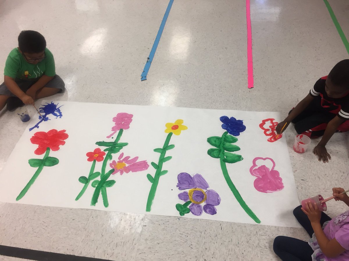 PreKRocksatGGE's tweet photo. What a great day! Today we worked together to make a flower garden mural! It turned out amazing! @GGEseagulls https://t.co/6pkF3DnwQL