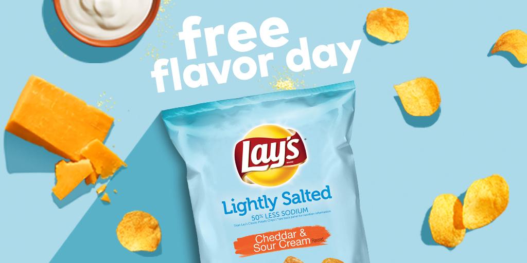 LAYS's tweet photo. 🚨 FREE CHIPS ALERT! 🚨 RT for a chance to win a free bag of Lay’s Lightly Salted Cheddar &amp; Sour Cream! https://t.co/Vsxgat0Dkf
