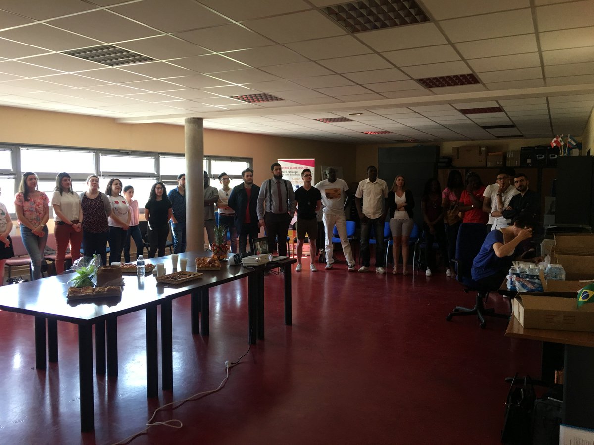 Afev_VA's tweet photo. Très belle cérémonie de remerciements à destination de tous nos https://t.co/YAbFVEnt03 de l'@Afev_VA ! Avec un chaleureux discours de Mme Dorothée CALLENS Vice Présidente Réussite et Vie de l'étudiant @Univ_UVHC 
#Valorisation #Engagement  #mercipourlebuffet https://t.co/LA9AgapiNY
