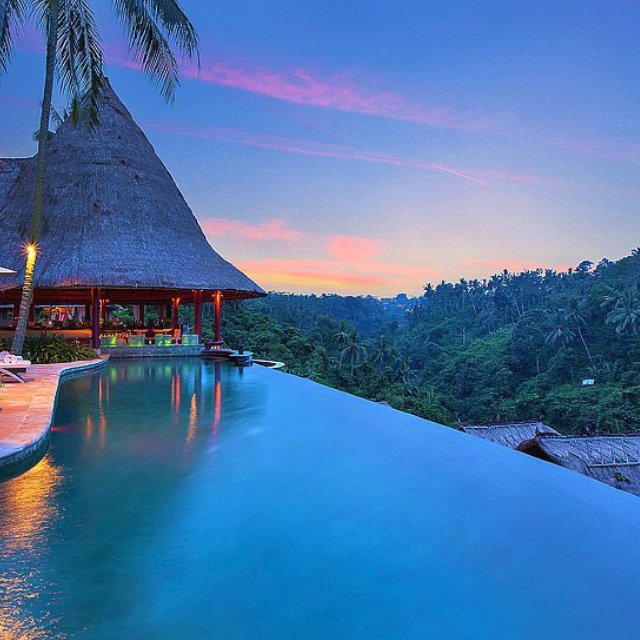 Un peu d'évasion avec cette piscine de rêve qui se trouve à Bali 😉 Avez-vous déjà eu la chance de nager dans une piscine comme celle-ci ? 😊
#SwimEvasion #Bali #Piscine #Reve #SpeedoFrance #Natation #Nager #Swimming #Swim