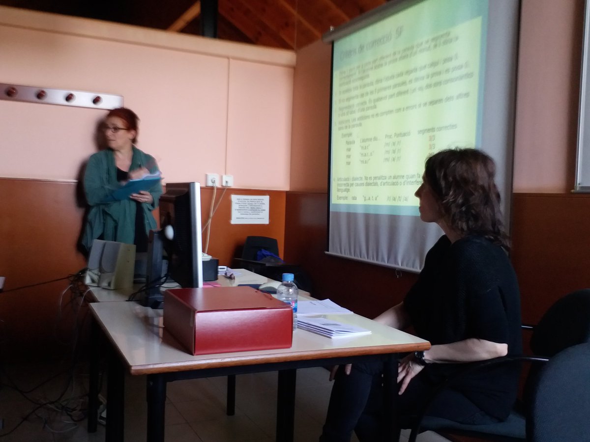inclusio_ice_ub's tweet photo. #pacbal segona part de la formació, al palau de les heures exemplifiquen una valoració https://t.co/CPxNeihcSk
