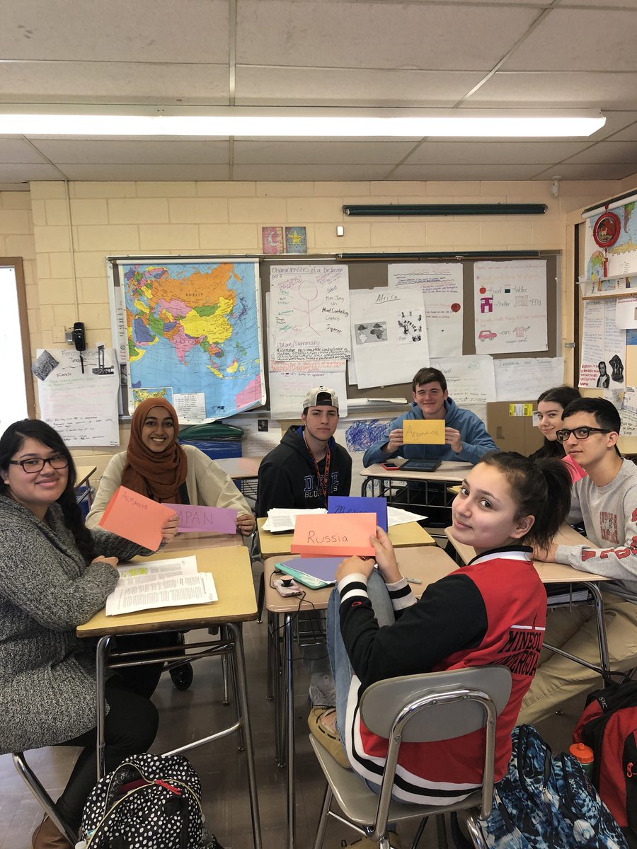 TMMcD09's tweet image. Discussing and arguing about being for or against the current UN resolution! #contemporaryissues #MineolaProud