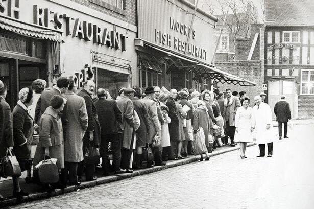 The queue for Fishy Moore’s 🐟 #Coventry #History #Memories #UKCityOfCulture #CoventryCity