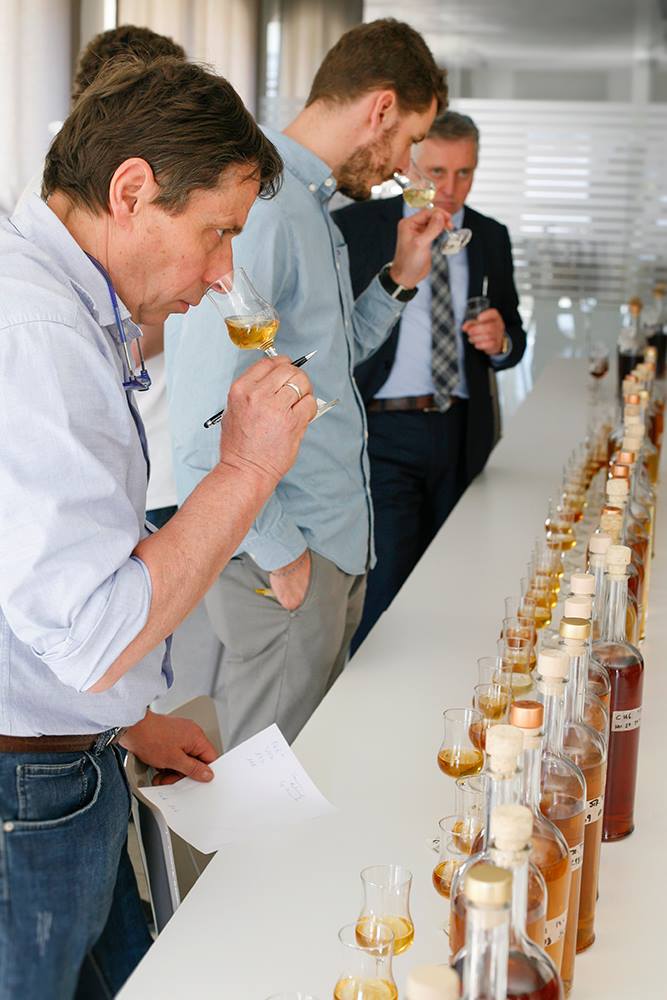 MarzadroDistill's tweet photo. Si è concluso #Vinitaly e siamo già all'opera per i nuovi tagli delle nostre Grappe invecchiate da Le Diciotto Lune ad Affina 😊
#lediciottolune #grappa #marzadro #distilleriamarzadro #trentino https://t.co/241w2hn9Os