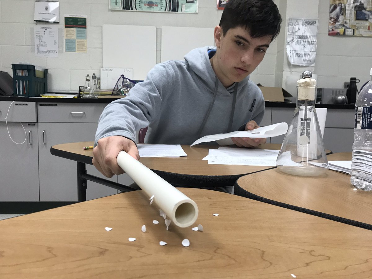 MsFusinaChem's tweet image. Exploring electrostatics #Inquiry #PhysicsFirst #SaintsLearn #HandsOnScience