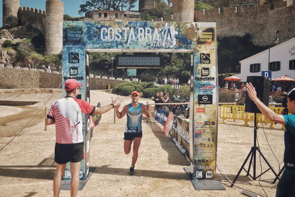 CostaBravaRun's tweet photo. Xavi Marina, invitado de lujo, y Stephane Vinot junto con @emmaroca1 se imponen en la primera etapa #CBSR2018

Xavi Marina 2:08:09
1r Stephane Vinot 2:14:04
2n Albert Navarro 2:14:34
3r Pablo Boada 2:15:38

1a Emma Roca 2:33:05
2a Elodie Tercier 2:33:20
3a Imma Boada 2:35:38 https://t.co/wLFwJCM5BQ