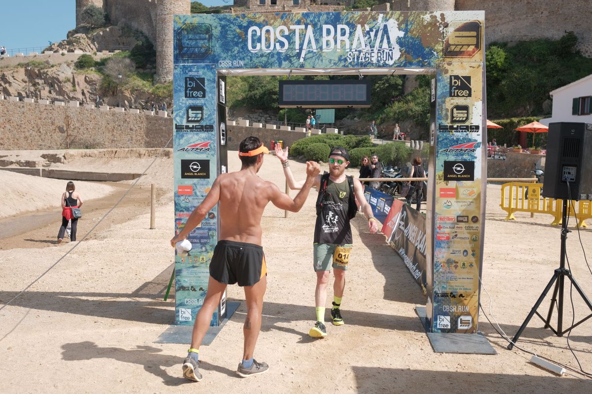 CostaBravaRun's tweet photo. Xavi Marina, invitado de lujo, y Stephane Vinot junto con @emmaroca1 se imponen en la primera etapa #CBSR2018

Xavi Marina 2:08:09
1r Stephane Vinot 2:14:04
2n Albert Navarro 2:14:34
3r Pablo Boada 2:15:38

1a Emma Roca 2:33:05
2a Elodie Tercier 2:33:20
3a Imma Boada 2:35:38 https://t.co/wLFwJCM5BQ