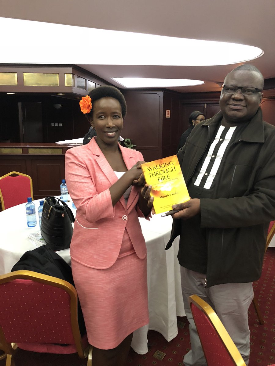 SalomeMGuchu's tweet photo. Full of gratitude to receive an encouraging book, autographed by the author, a key stakeholder from innovation support institutions in Kenya. Thank you @BoloMaurice of Scinnovent for the book and wishing me a happy reading. https://t.co/VwRgYZVf3p