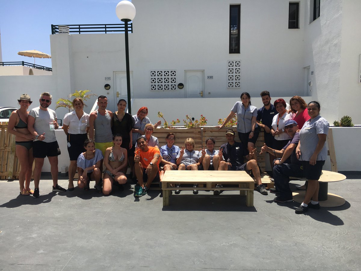 Jessica_Rhodes9's tweet photo. At #Sunsetbayclub from an empty corner and with the help of an enthusiastic #Teamhome #Icarogroup and commited clients with the #DRIexpercience #environment and #Sustainability we start our journey with #recycling... @CristinaglezRM @ElenaDortaSBC https://t.co/750F0kl8U8