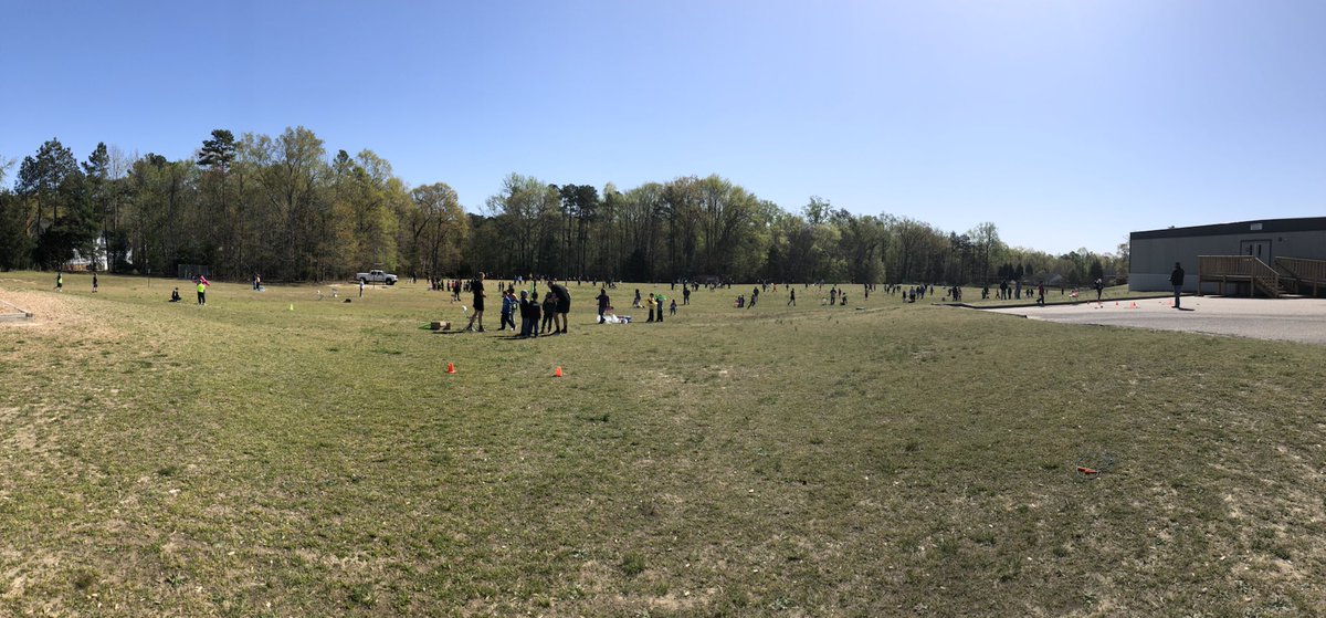 EnonLibrarian's tweet photo. Field Day 2018! #EnonRocks https://t.co/fuQJN8CLUq