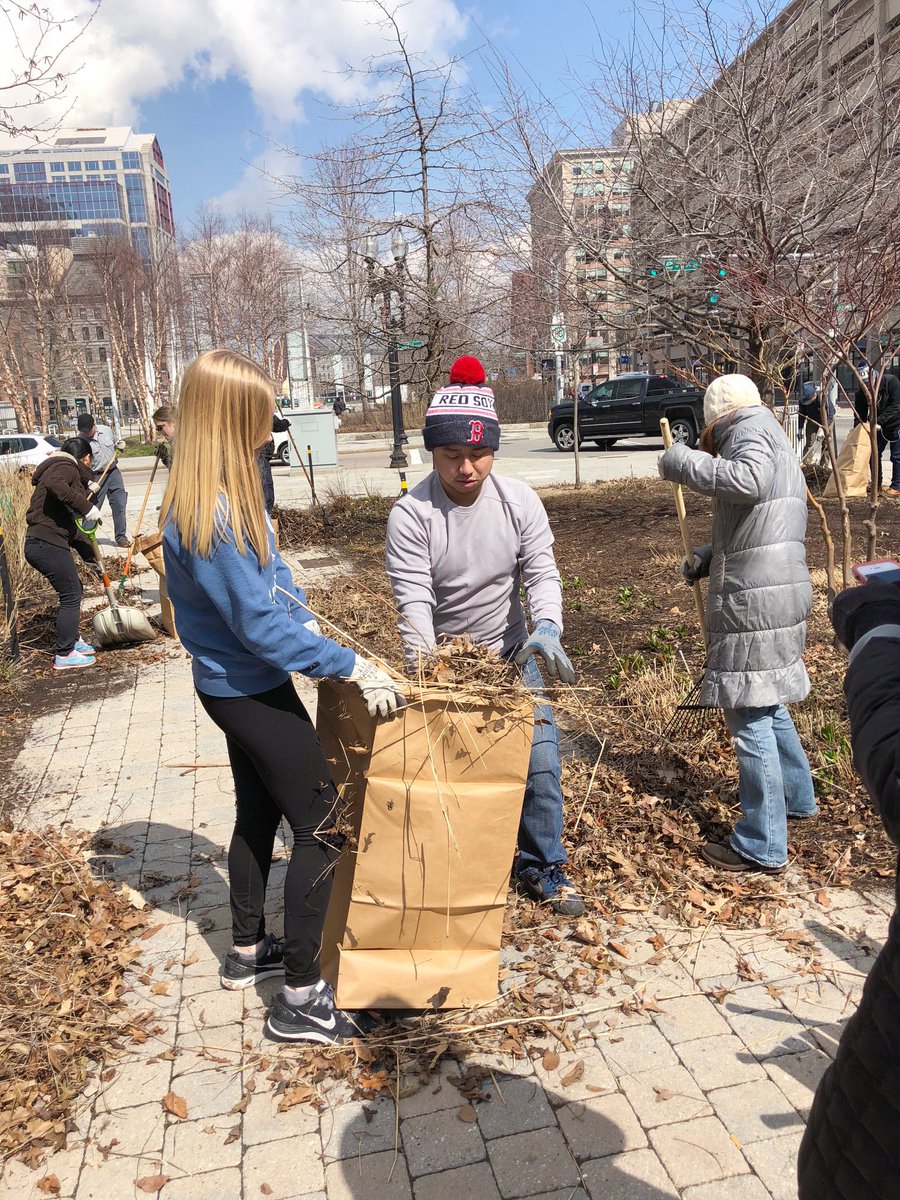 racepointglobal's tweet photo. Happy #VolunteerAppreciationDay to all of those who donate their time to make the world a better place! Last week, RPG Boston volunteered with @HelloGreenway to clean up and maintain the beautiful Greenway. Your kindness and selflessness do not go unnoticed. #SocialGood #weRPG https://t.co/aSanp3AF6p