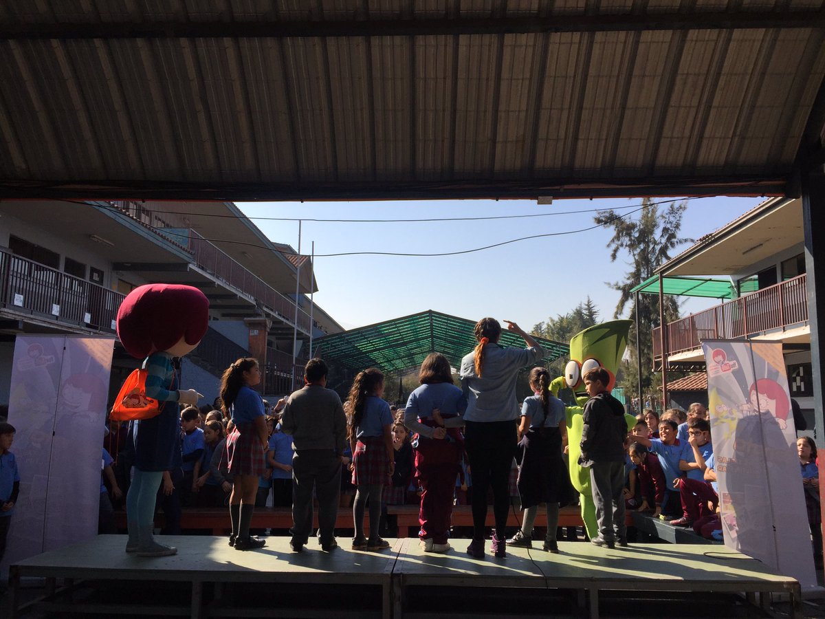Con los amigos del ColegioJorge Hunneus de La Pintana gracias a <a href="/creamas_chile/">Corporación Crea+</a> 💜