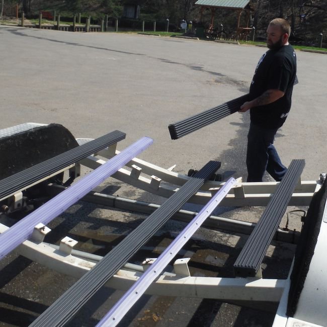 melvinsmitson's tweet photo. Installed my Gatorbak bunk covers last weekend and they turned out great! The original bunks came with carpet and had a few broken boards. I replaced old bunk boards with treated 2x4s and covered them with Gatorbak bunk covers. #checkoutmybunks #fishing #boating #bassfishing https://t.co/GNPSjSH9bh