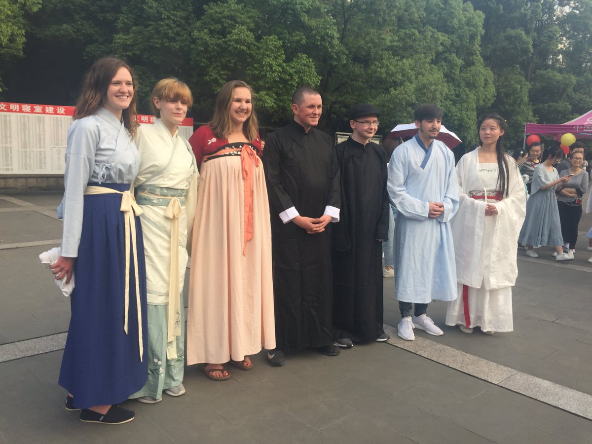 SAU24CIA's tweet photo. The JSRHS group visiting a college, experiencing Chinese transitional culture, eating good food in Chengdu. https://t.co/oVDSpdVdrh