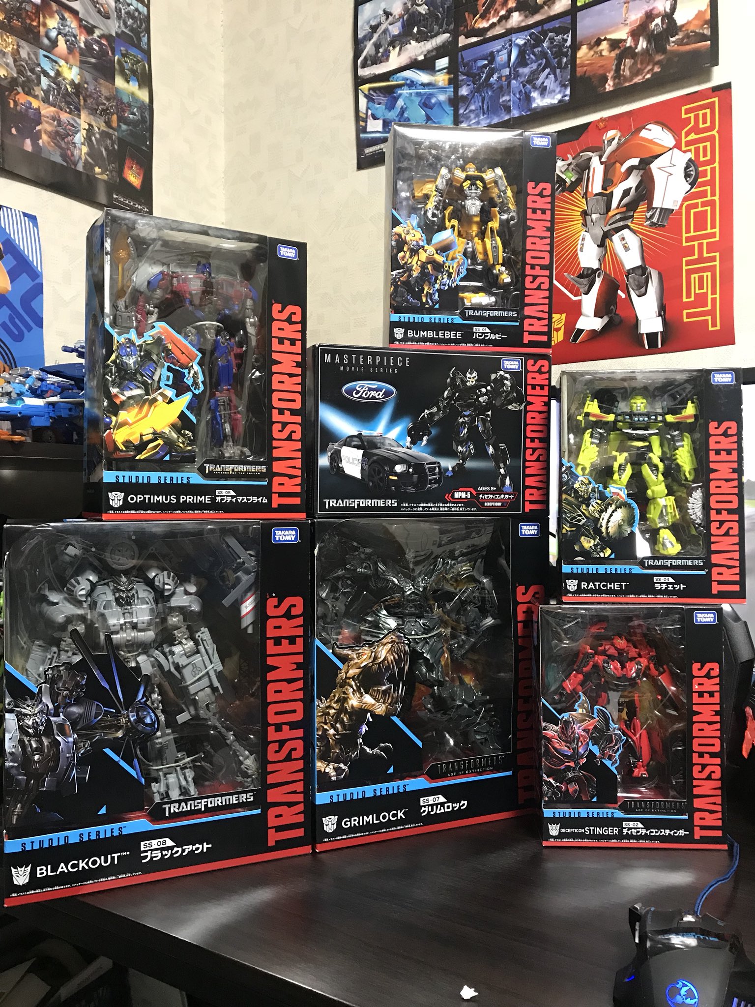 Mkstskの中の人 トランスフォーマーss スタジオシリーズ 取り敢えずレビュー前に言えるのは パッケージがuw以降の かっこいい海外パケ準拠でかなりクールなのがいいよね ウインドウとパケアートの間にスリットが入ってて今までにない攻めのカッコいい感じ