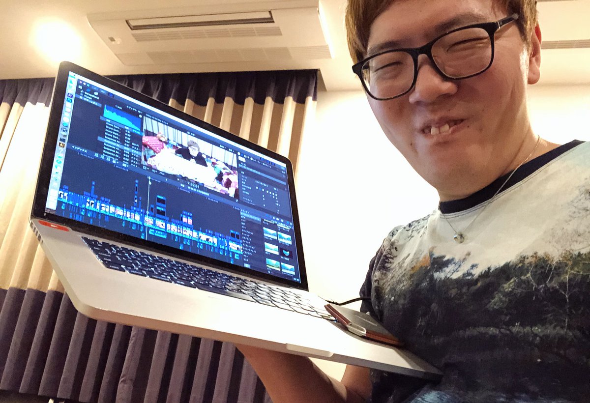 hikakin's tweet photo. 編集してたら誕生日むかえてました。
29歳。20代最後の年。ハジけます😎🎉
沢山のおめでとうリプありがとう！ https://t.co/IoMXcHB6L4