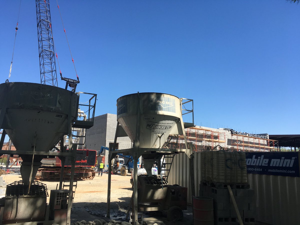 jdalmond65's tweet photo. @SPECMIX C&amp;C Masonry moving right along on the Jacksonville State Wellness center with type S and fine grout. https://t.co/AkHHxB3JVU