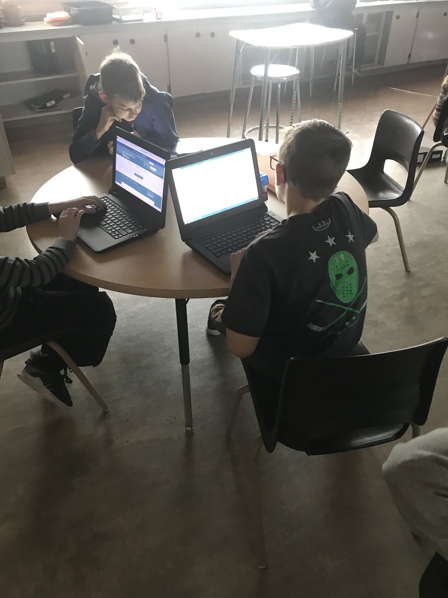 Pdalefour's tweet photo. Did you know on our school division website there is an elibrary full of tons of great books that you can read for free? This morning we are silent reading online! #pdale #readeveryday https://t.co/1eAWvwJNLM