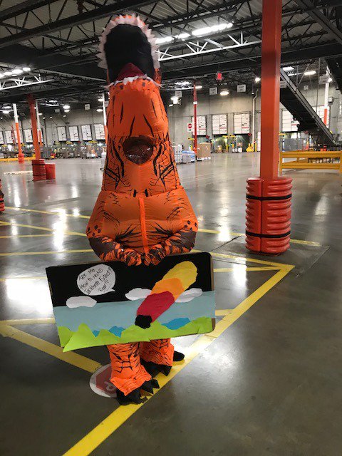 RAPM_Eric's tweet photo. Always stop at stop signs and look both ways to ensure it is safe to cross
@Rdc5023 #dallasp.r.i.d.e. #dallascoh #caughtorangehanded #SafeTrex https://t.co/Erb0j0jOvv