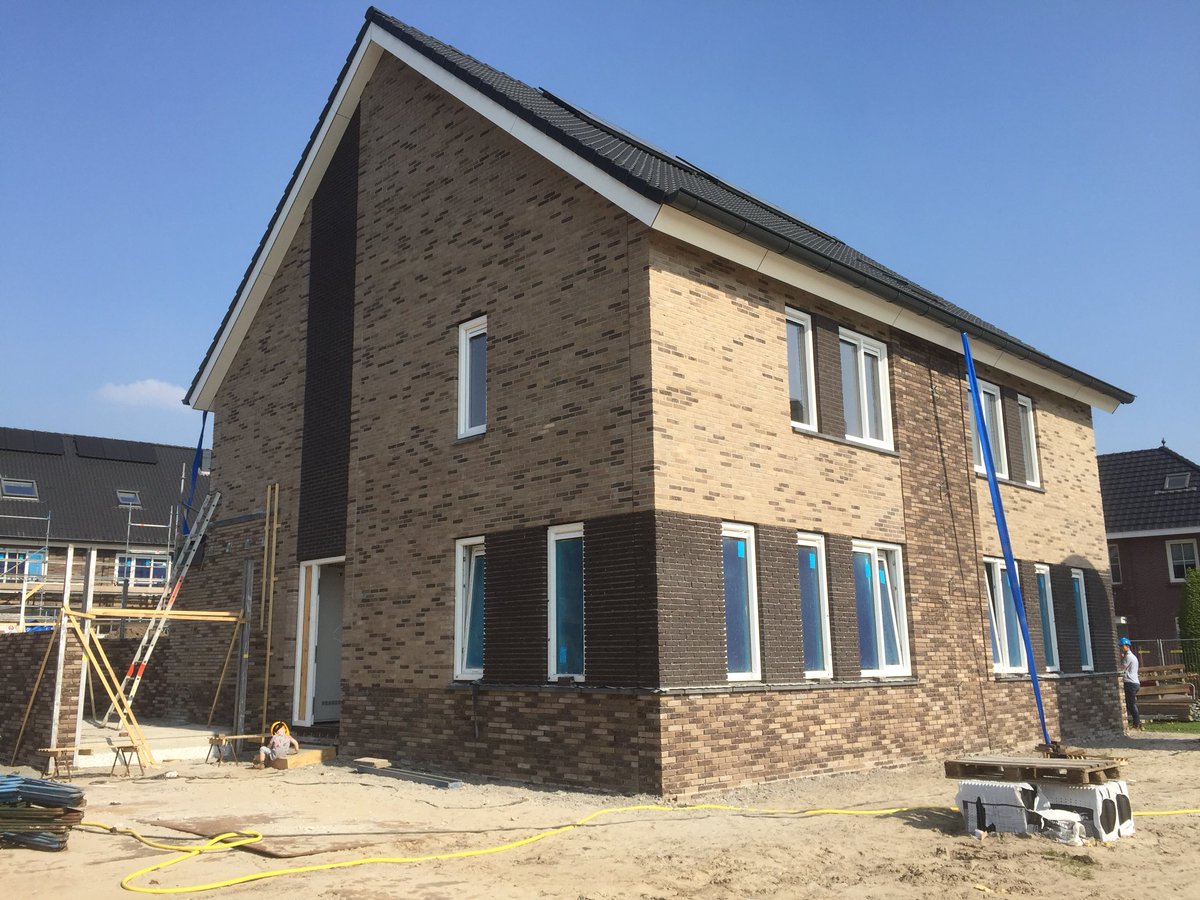 Een warme kijkmiddag in Steenwijk! Lekker met een ijsje erbij😊#aandedivisie #steenwijk #warm #ijs #klantcentraal <a href="/VanWijnenGroep/">Van Wijnen</a> <a href="/HarmenByl/">Harmen Bijlstra</a> <a href="/ELogtmeijer/">Ernstjan logtmeijer</a>