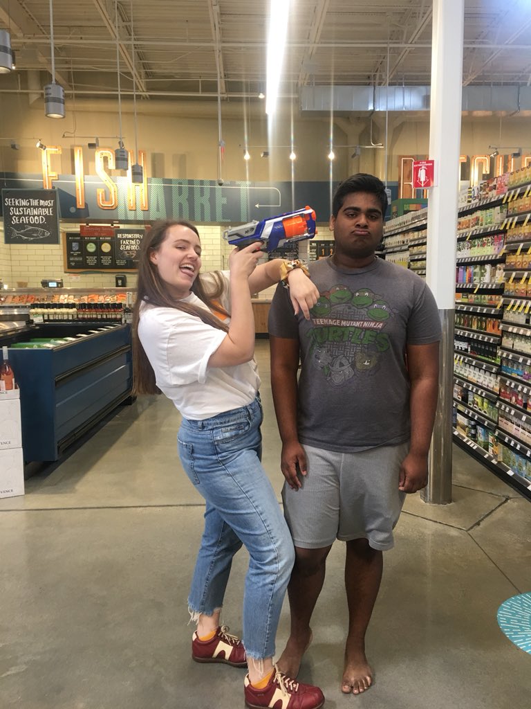 threatlevelpc's tweet photo. NEVER go into Whole Foods unarmed. Make sure you grab your shoes buddy 💥👀🤑 https://t.co/VPKHcYMROZ